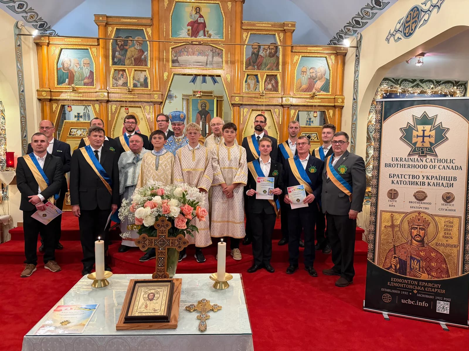 Brotherhood members, clergy and guests after the installation
